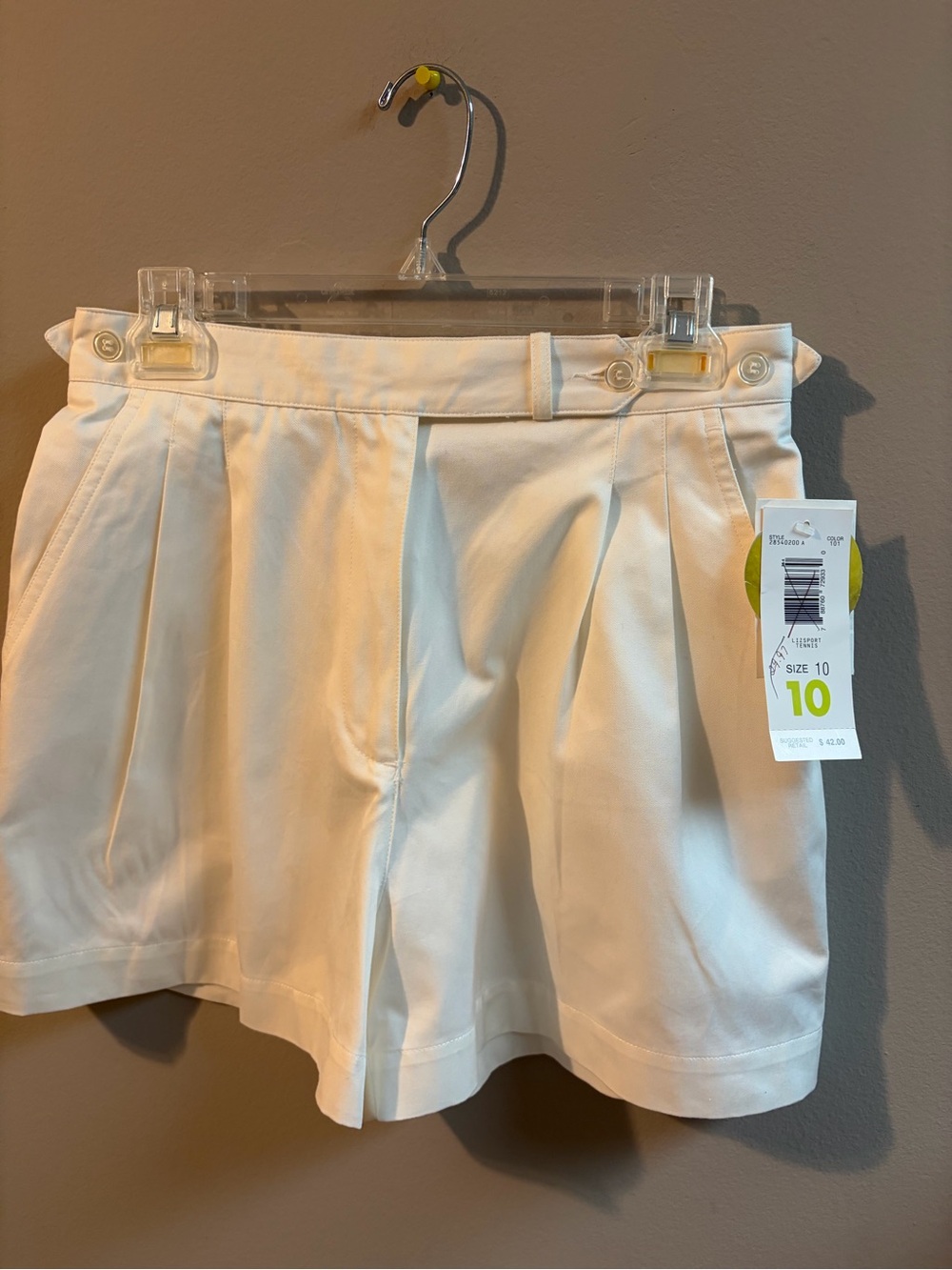 NWT Liz Claiborne sport Womens White Pleated High-Waist Shorts